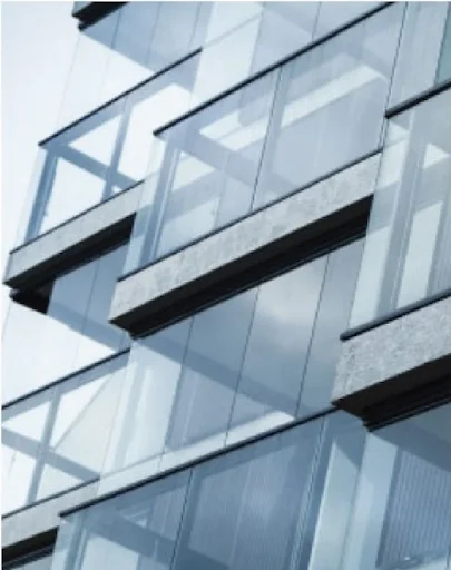 edificio con películas de control solar