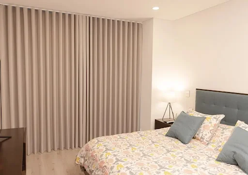 habitación con cortinas medellín