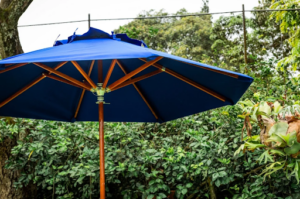 Sombrillas para negocio: la solución ideal para proteger y decorar tus espacios comerciales